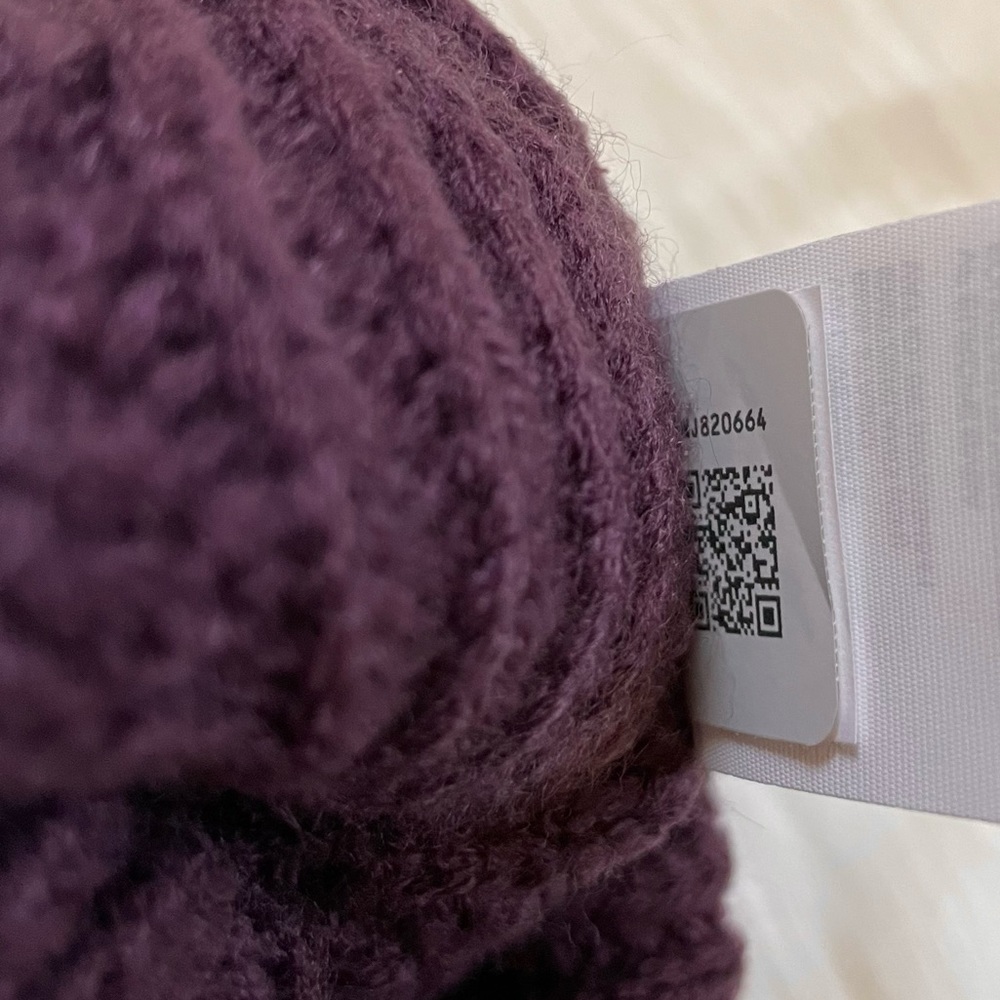 The North Face Women’s Oh Mega Fur Pom Beanie - Picture 5 of 7